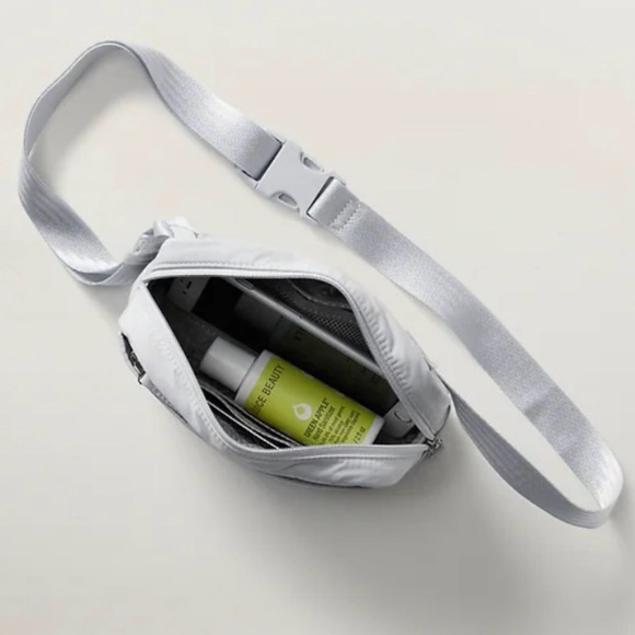 Athleta All About Snowfall Blue Crossbody / Belt Bag - Picture 4 of 5